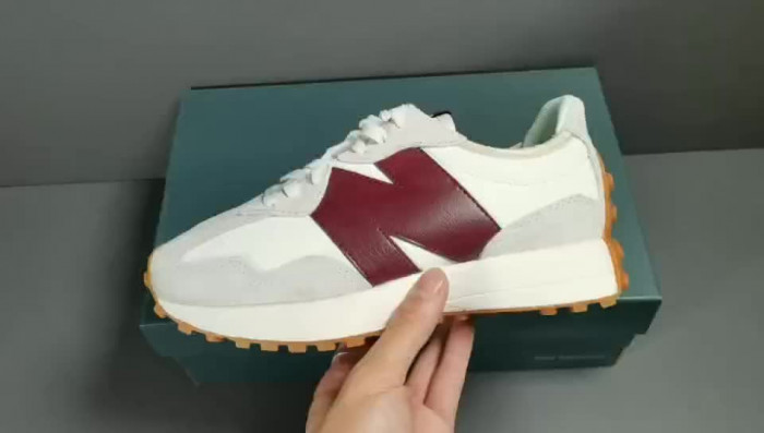 New Balance 327 Moonbeam Classic Burgundy WS327KA