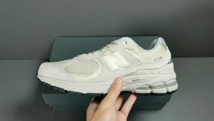 New Balance 2002R ML2002RE