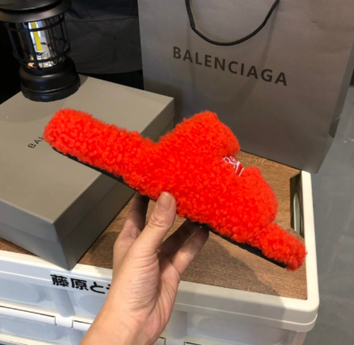 BALCIA Furry Slides