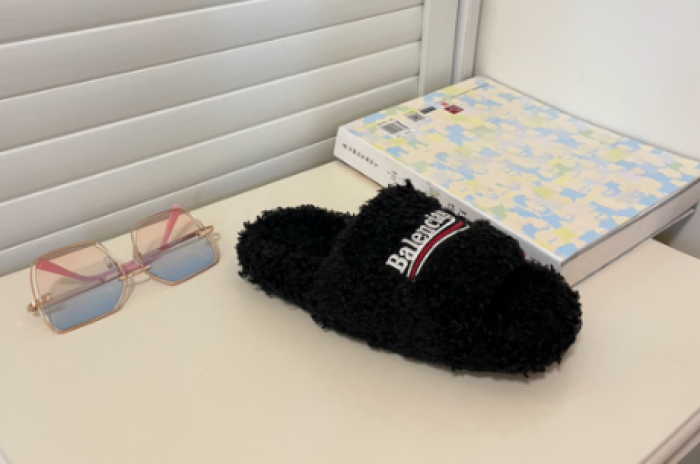 BALCIA Furry Slides