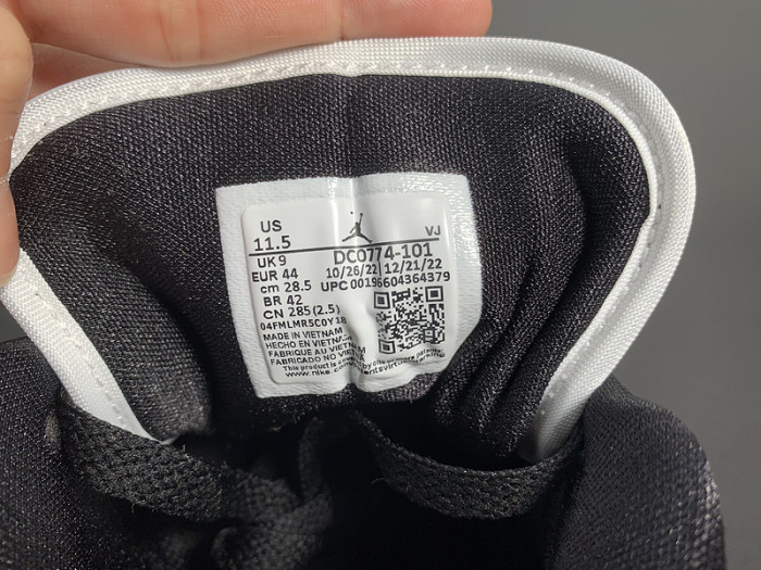 Air Jordan 1 Low Panda DC0774-101