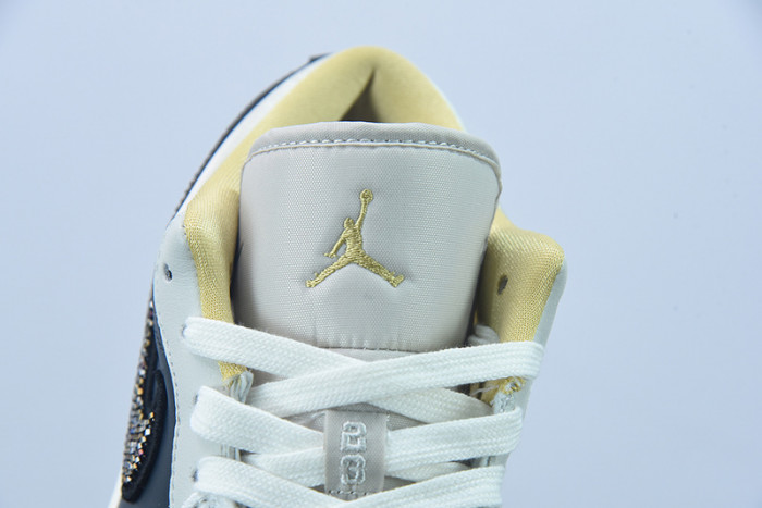 Air Jordan 1 Low Beaded Swoosh - DV1762-001