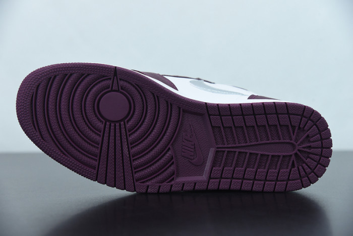 Air Jordan 1 High OG “Bordeaux” 555088-611
