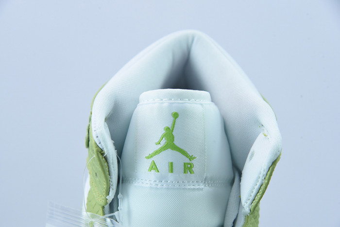 Air Mid SE "Green Python" DV2959-113