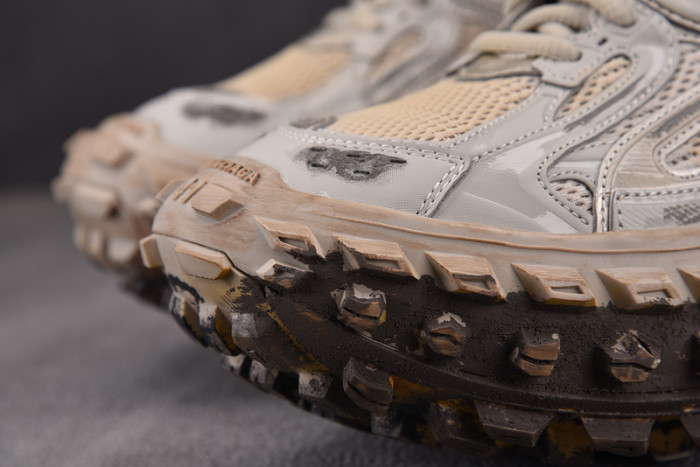 BALCIA DEFENDER SNEAKER