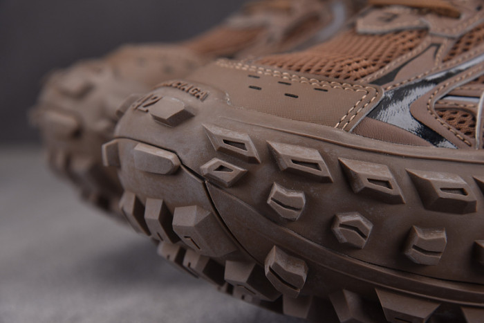 BALCIA DEFENDER SNEAKER