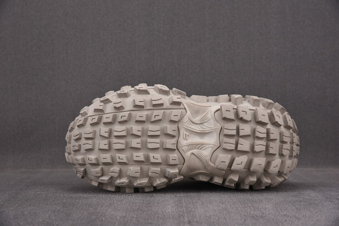 BALCIA DEFENDER SNEAKER