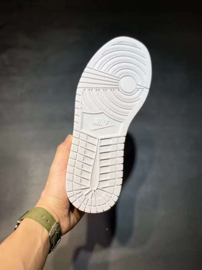 Air Jordan 1 Retro Low OG 