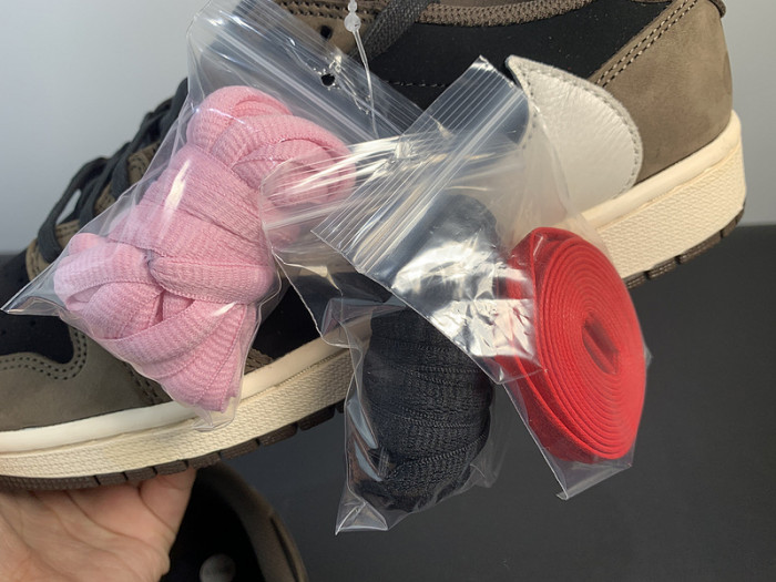 Travis Scott x Air Jordan 1 Low 