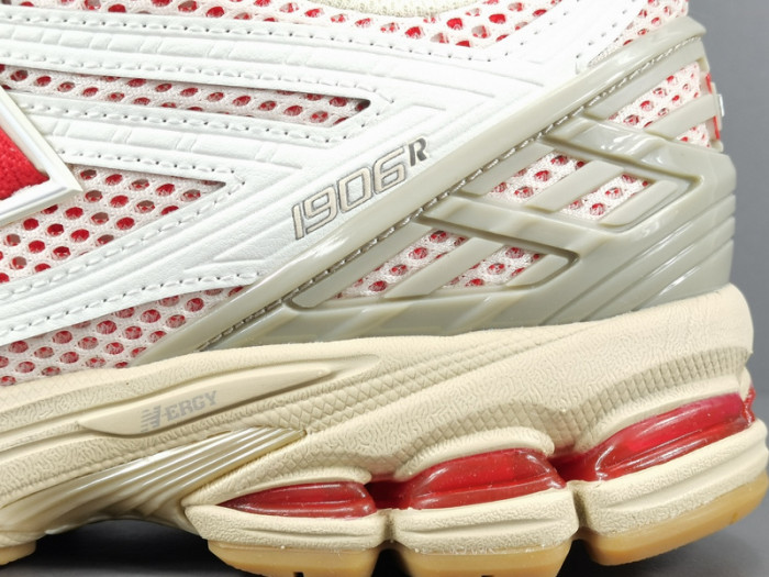 New Balance 1906R Sea Salt True Red 2022 - M1906RO
