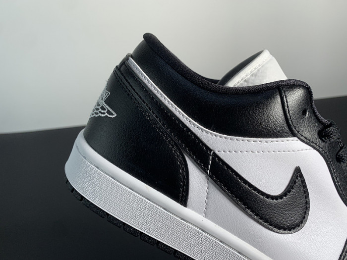 Air Jordan 1 Low Panda DC0774-101