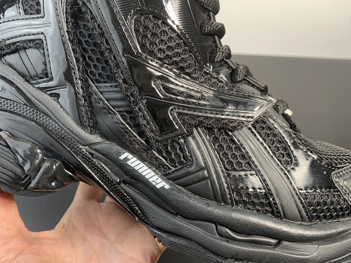 BALCIA RUNNER SNEAKER