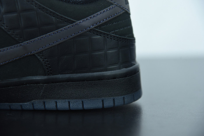 Familia X Nike SB Dunk Low "First Avenue" DJ1159-001