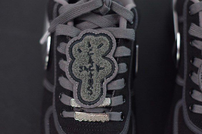 Travis Scott x Air Force 1 AQ4211-001