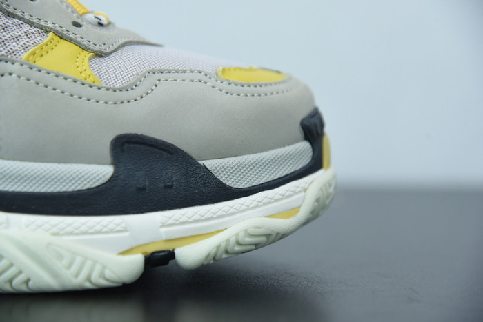 BALCIA Triple S Sneaker