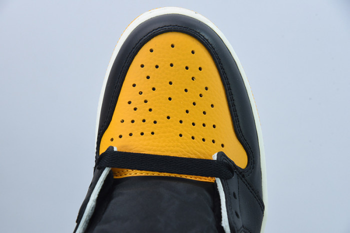 Air Jordan 1 High OG "Yellow Toe" 555088-711