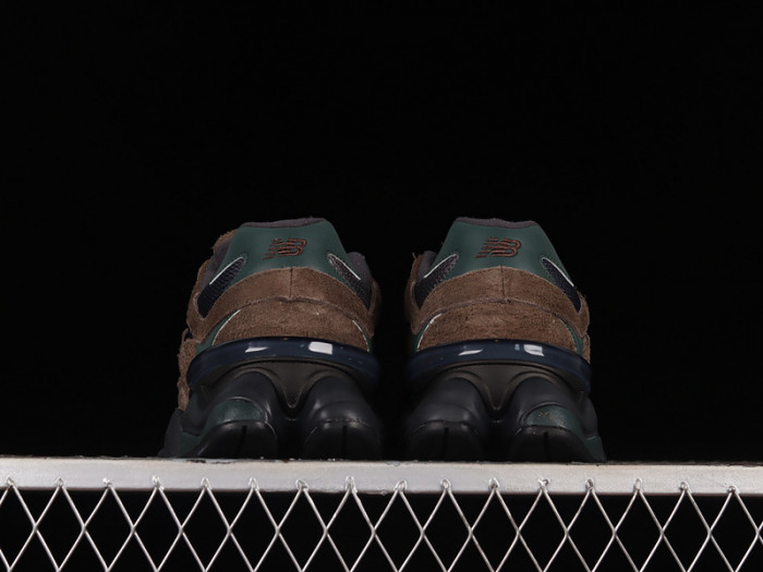 New Balance 9060 Beef and Broccoli U9060OUT