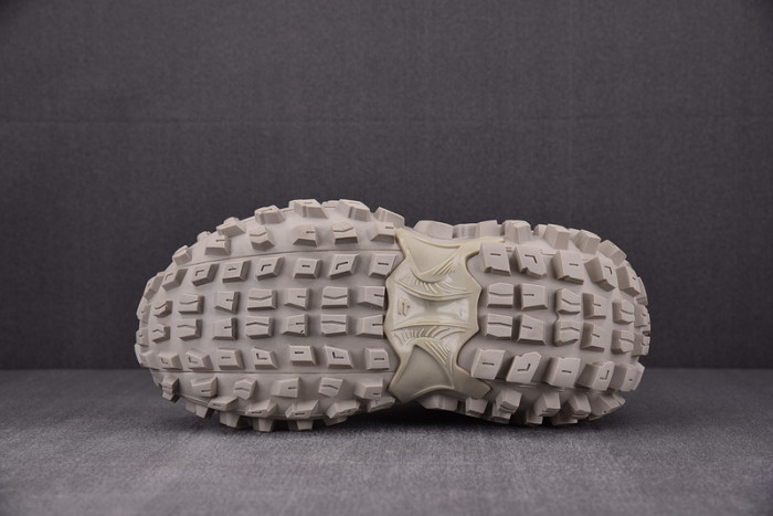 BALCIA DEFENDER SNEAKER