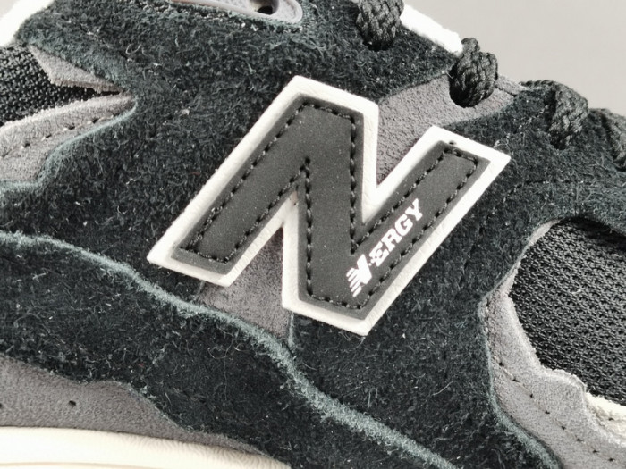 NEW BALANCE 2002R PROTECTION PACK BLACK GREY M2002RDJ