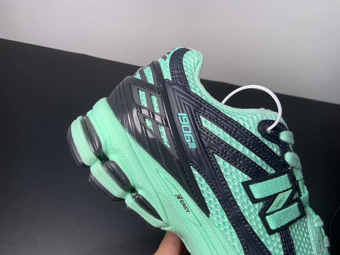 size? x New Balance 1906R "Green/Black" M1906RSB