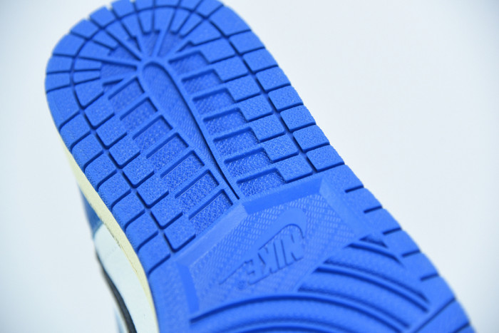 Travis Scott x Air Jordan 1 DH3227-105