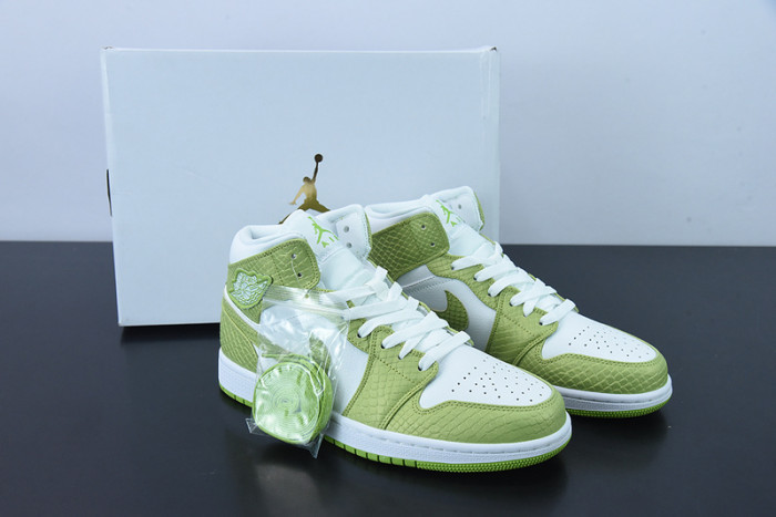 Air Mid SE "Green Python" DV2959-113