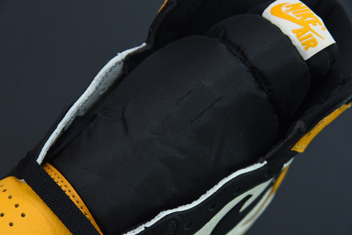 Air Jordan 1 High OG "Yellow Toe" 555088-711