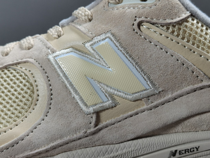 New Balance 2002R ML2002RE