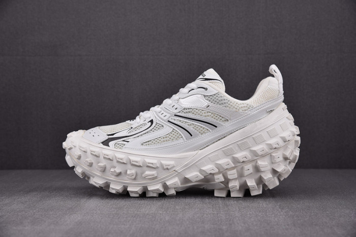 BALCIA DEFENDER SNEAKER