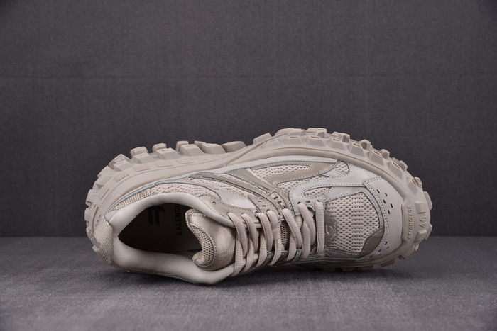 BALCIA DEFENDER SNEAKER