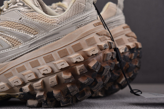 BALCIA DEFENDER SNEAKER