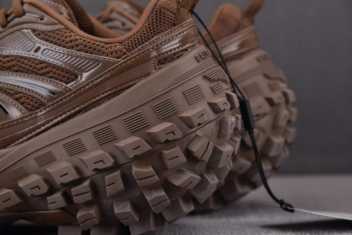 BALCIA DEFENDER SNEAKER