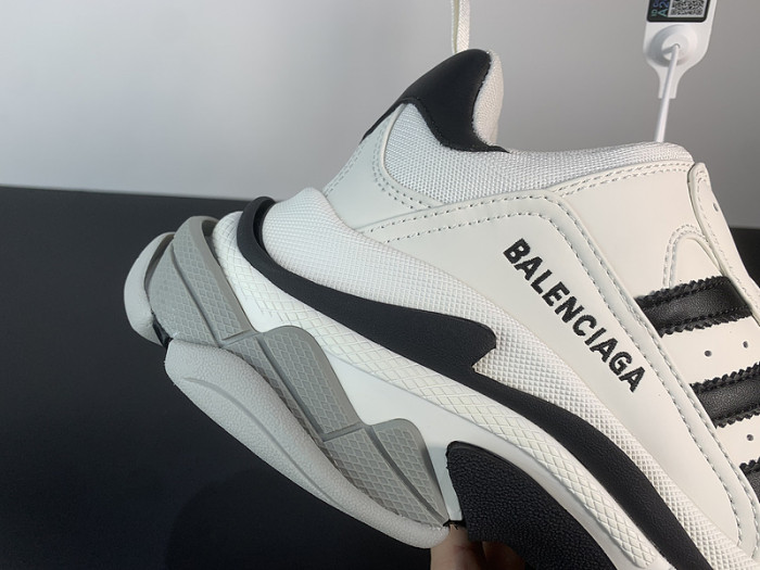 BALCIA TRIPLE S SNEAKER
