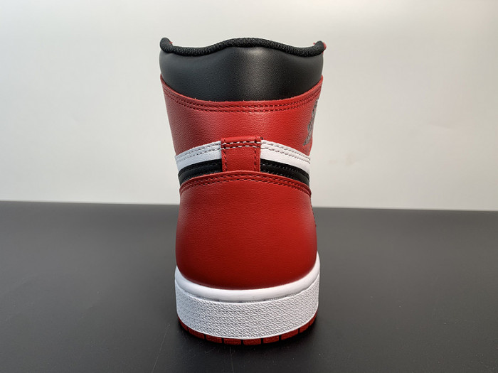 AIR JORDAN 1 RETOR HIGH OG CHICAGO RED 555088-101