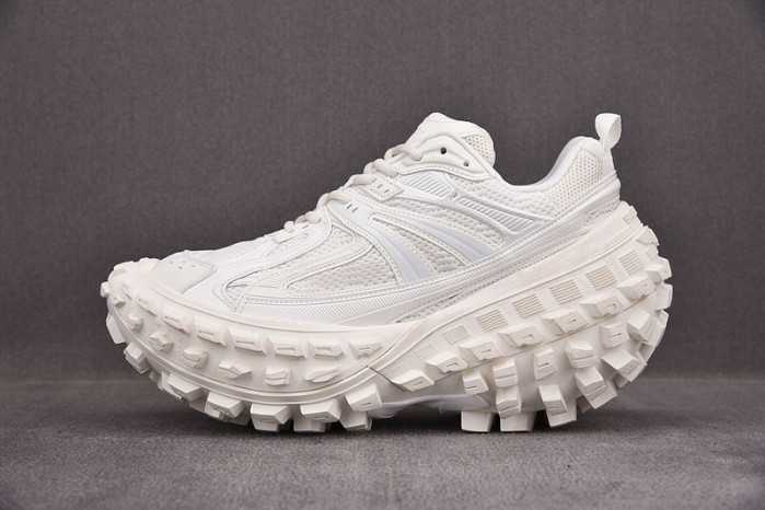 BALCIA DEFENDER SNEAKER