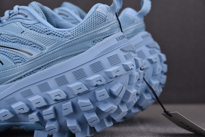 BALCIA DEFENDER SNEAKER