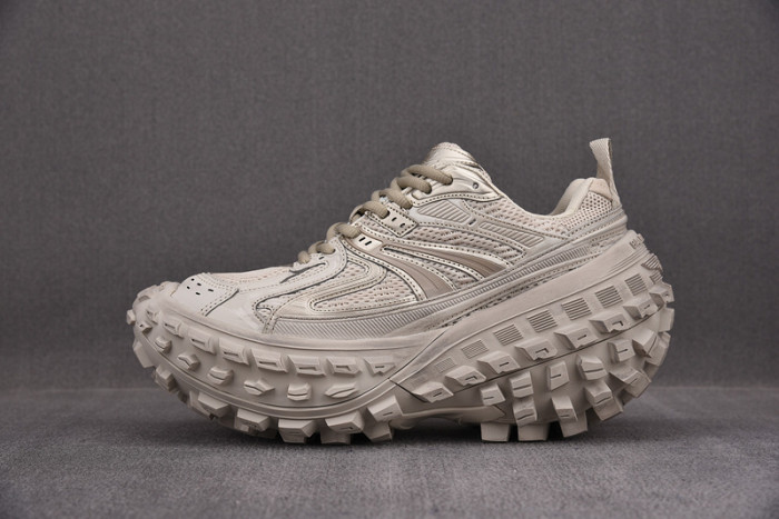 BALCIA DEFENDER SNEAKER