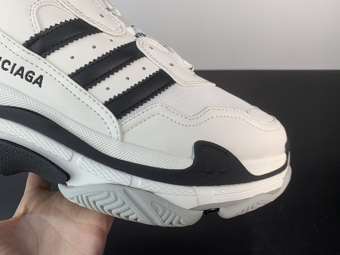 BALCIA TRIPLE S SNEAKER