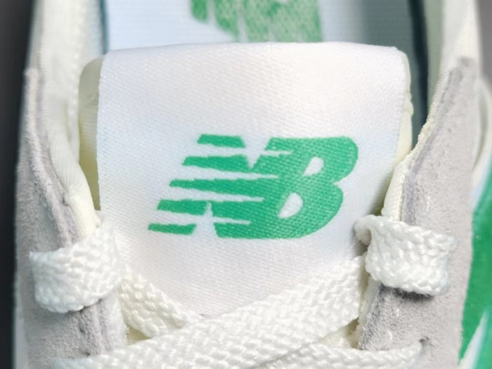 (WMNS) New Balance 327 