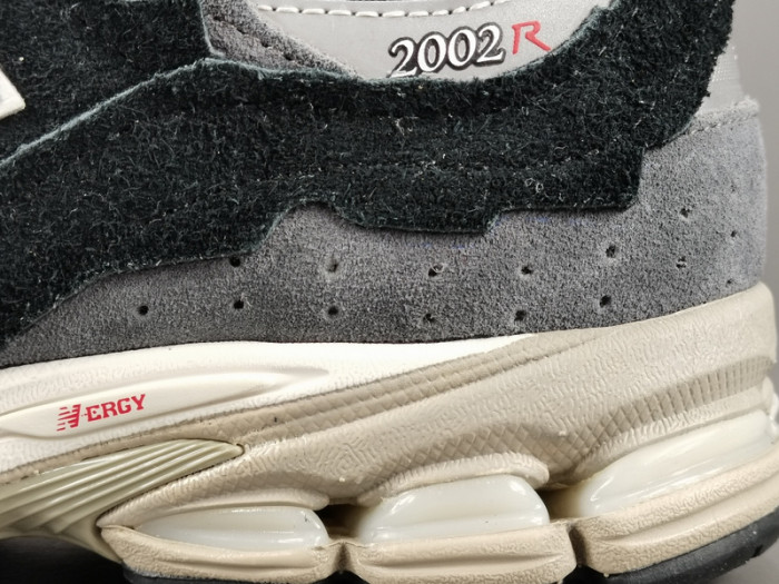 NEW BALANCE 2002R PROTECTION PACK BLACK GREY M2002RDJ