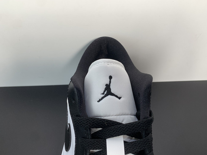Air Jordan 1 Low Panda DC0774-101