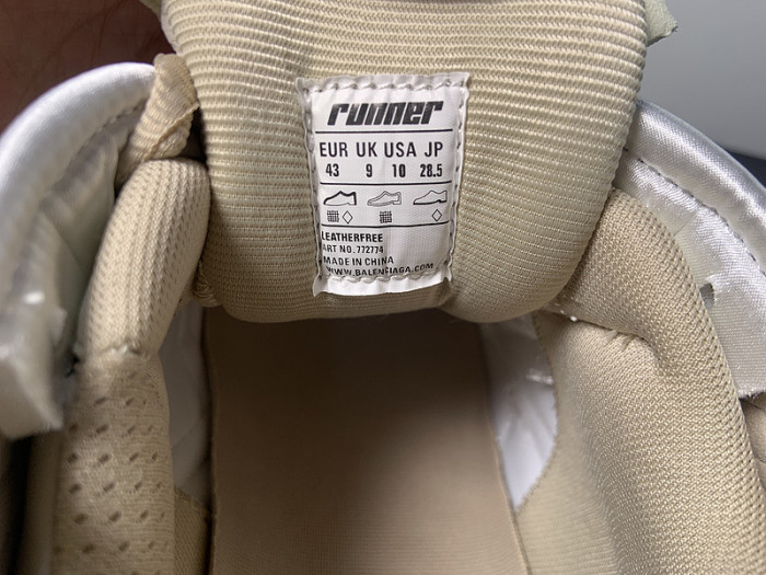 BALCIA RUNNER SNEAKER