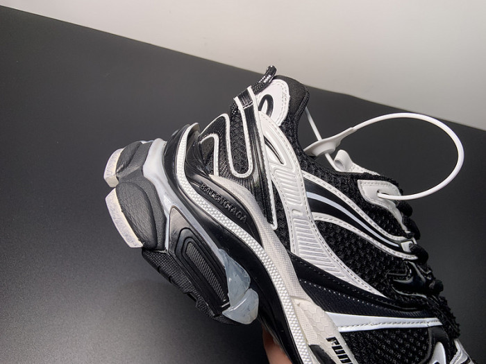 BALCIA RUNNER SNEAKER