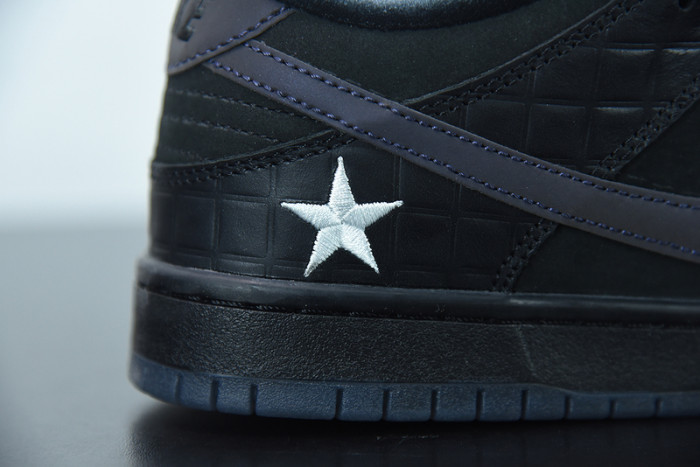 Familia X Nike SB Dunk Low "First Avenue" DJ1159-001