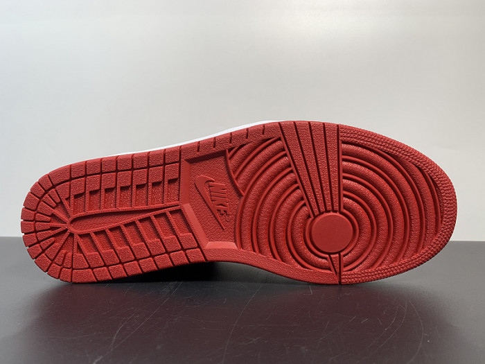 AIR JORDAN 1 RETOR HIGH OG CHICAGO RED 555088-101