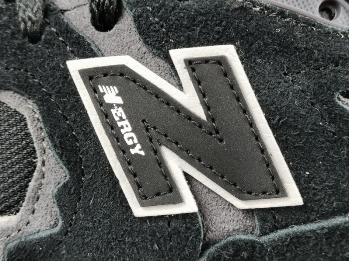 NEW BALANCE 2002R PROTECTION PACK BLACK GREY M2002RDJ