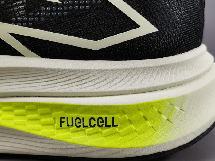 new balance fuelcell S*percomp trainer v2 black mrcxbk3