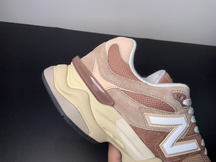New Balance 9060 Taupe/Vintage U9060EEH