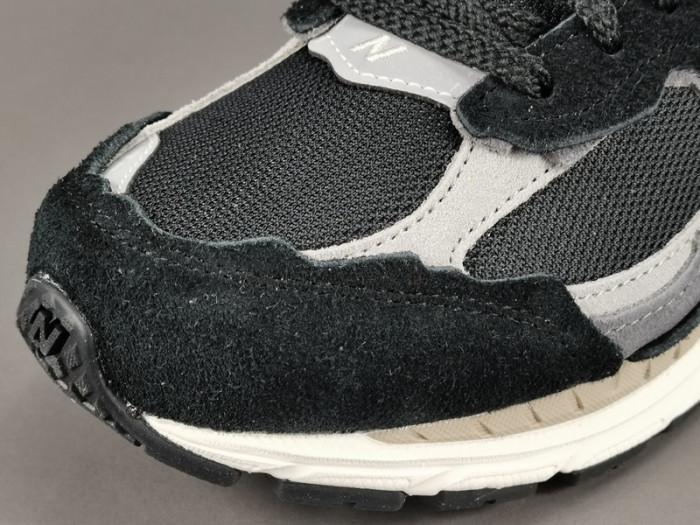 NEW BALANCE 2002R PROTECTION PACK BLACK GREY M2002RDJ