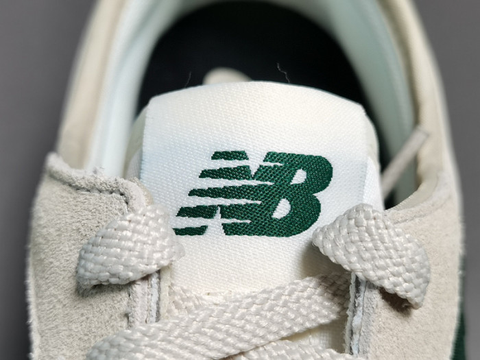 New Balance 327 Timberwolf Nightwatch Green MS327HR1